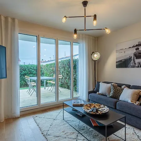 Beltza Rent A Modern With Terrace And Garden In Μπιαρίτζ